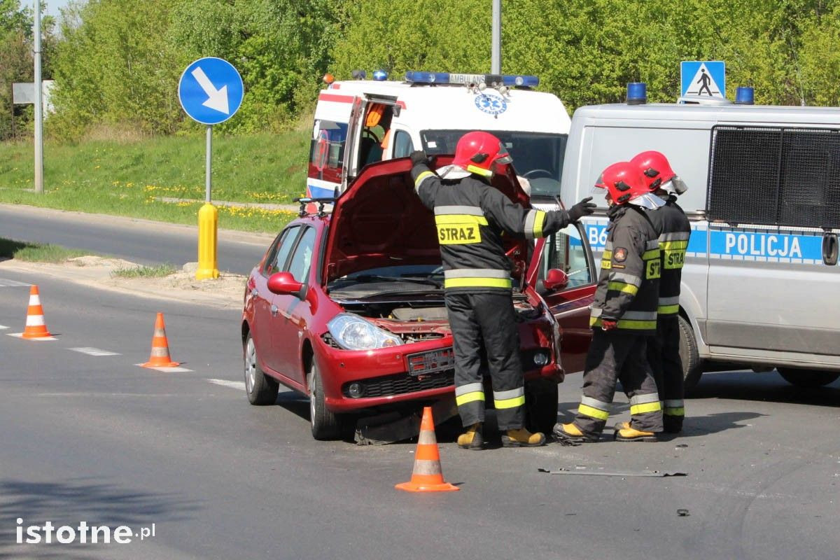 Zderzenie Skody z Renault na skrzyżowaniu Cieszkowskiego z Modłową