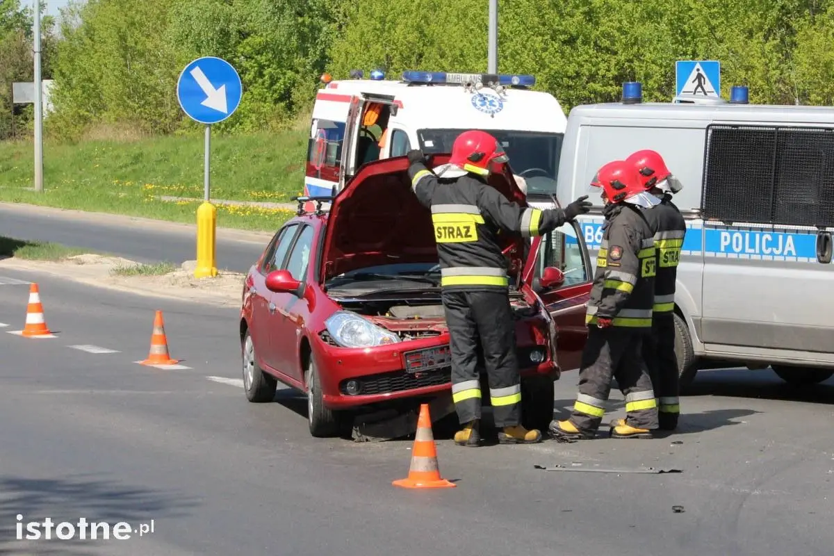 Zderzenie Skody z Renault na skrzyżowaniu Cieszkowskiego z Modłową