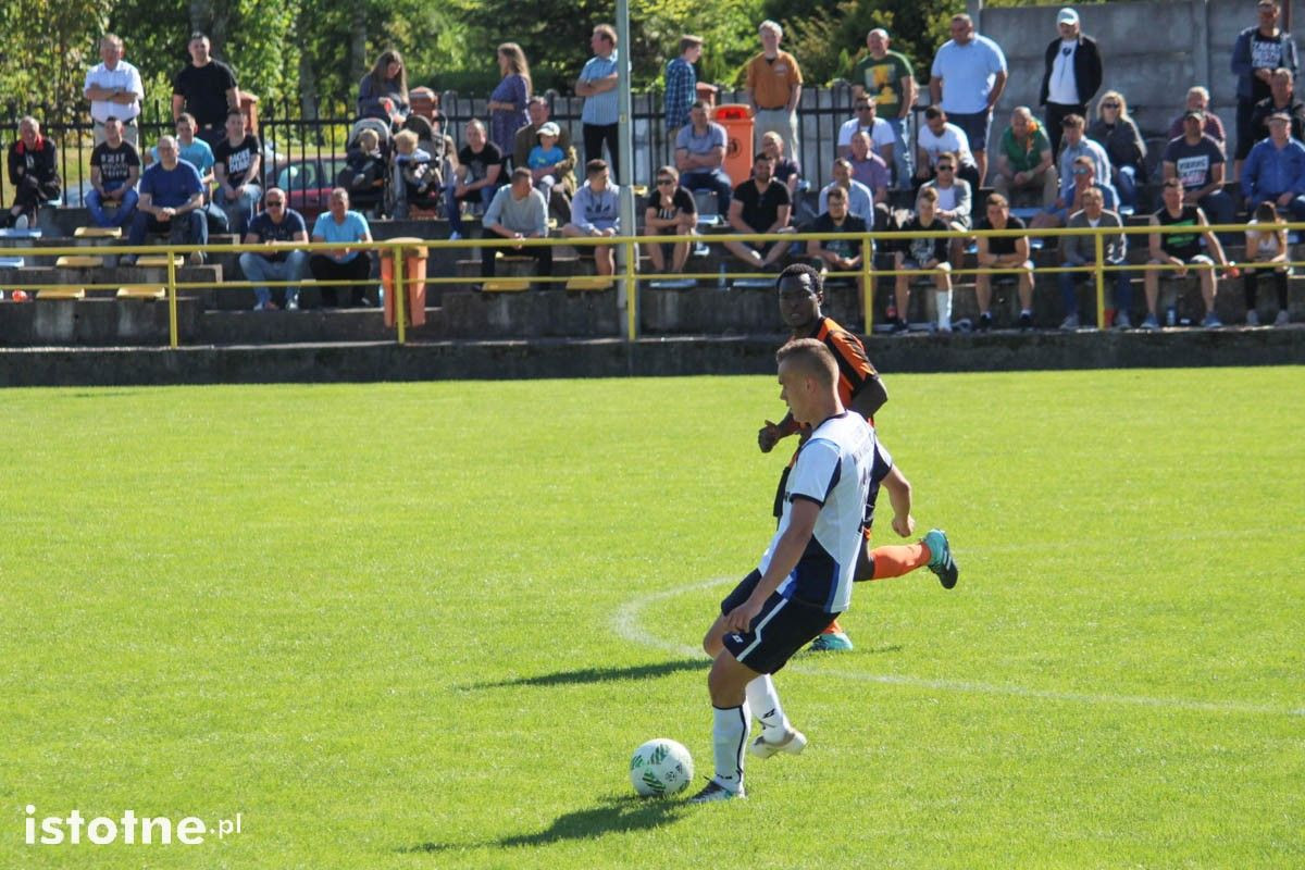 Nowogrodziec wygrywa z Łaziskami i robi duży krok do awansu