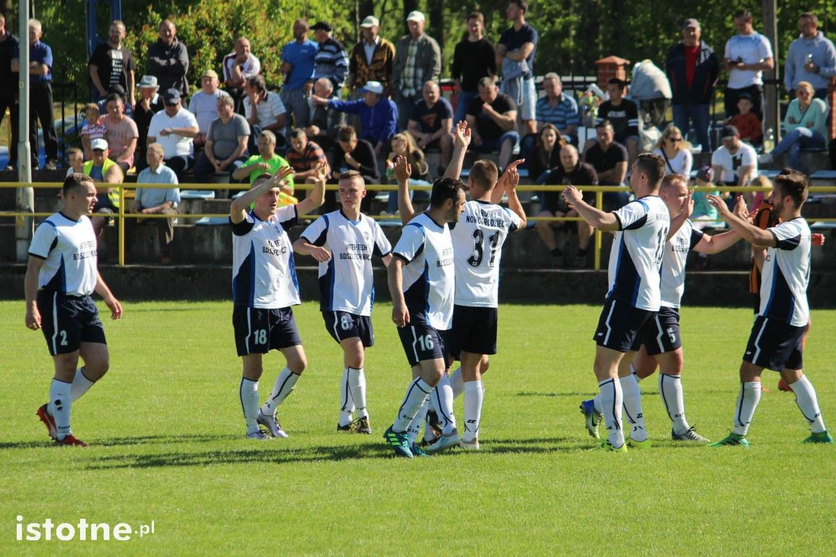 Nowogrodziec wygrywa z Łaziskami i robi duży krok do awansu