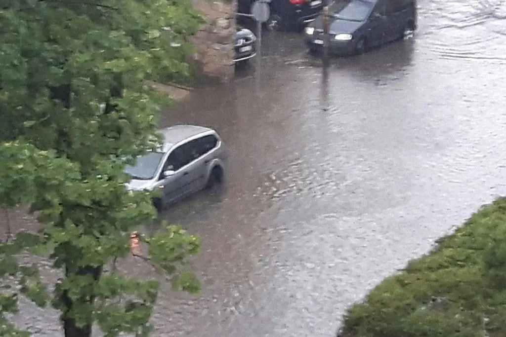 Oberwanie chmury nad miastem - ul. Armii Krajowej