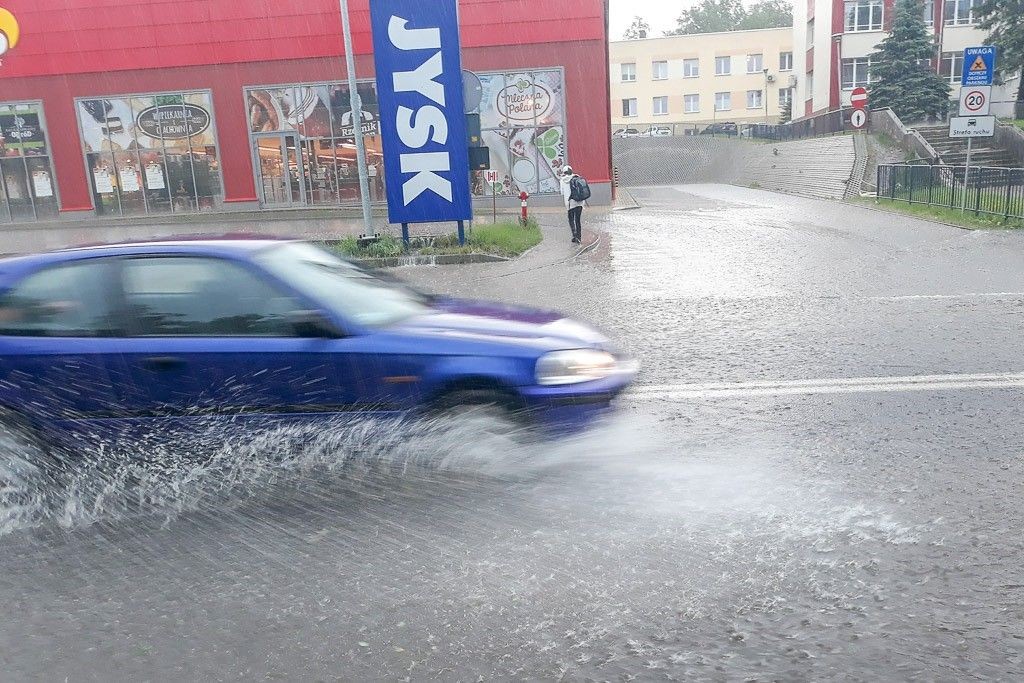 Ul. Jeleniogórska po oberwaniu chmury
