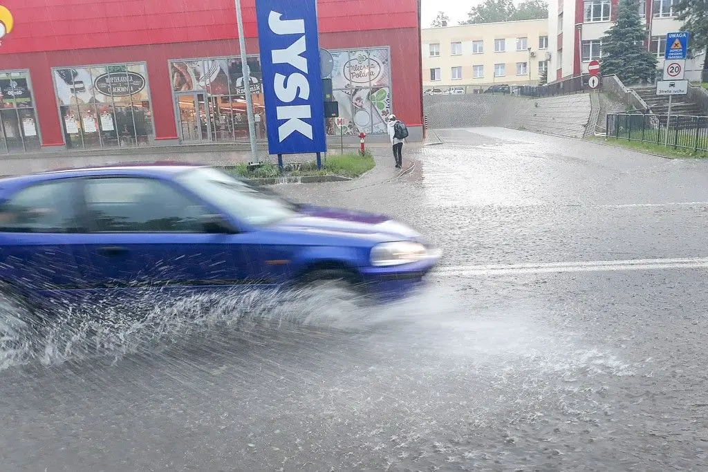 Ul. Jeleniogórska po oberwaniu chmury