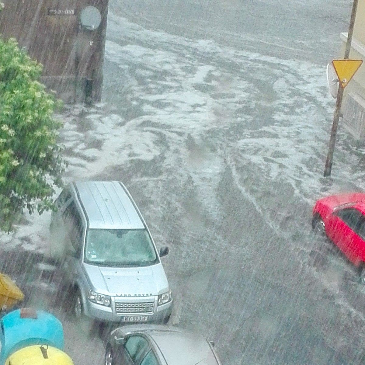 Woda na ul. Mazowieckiej w Bolesławcu