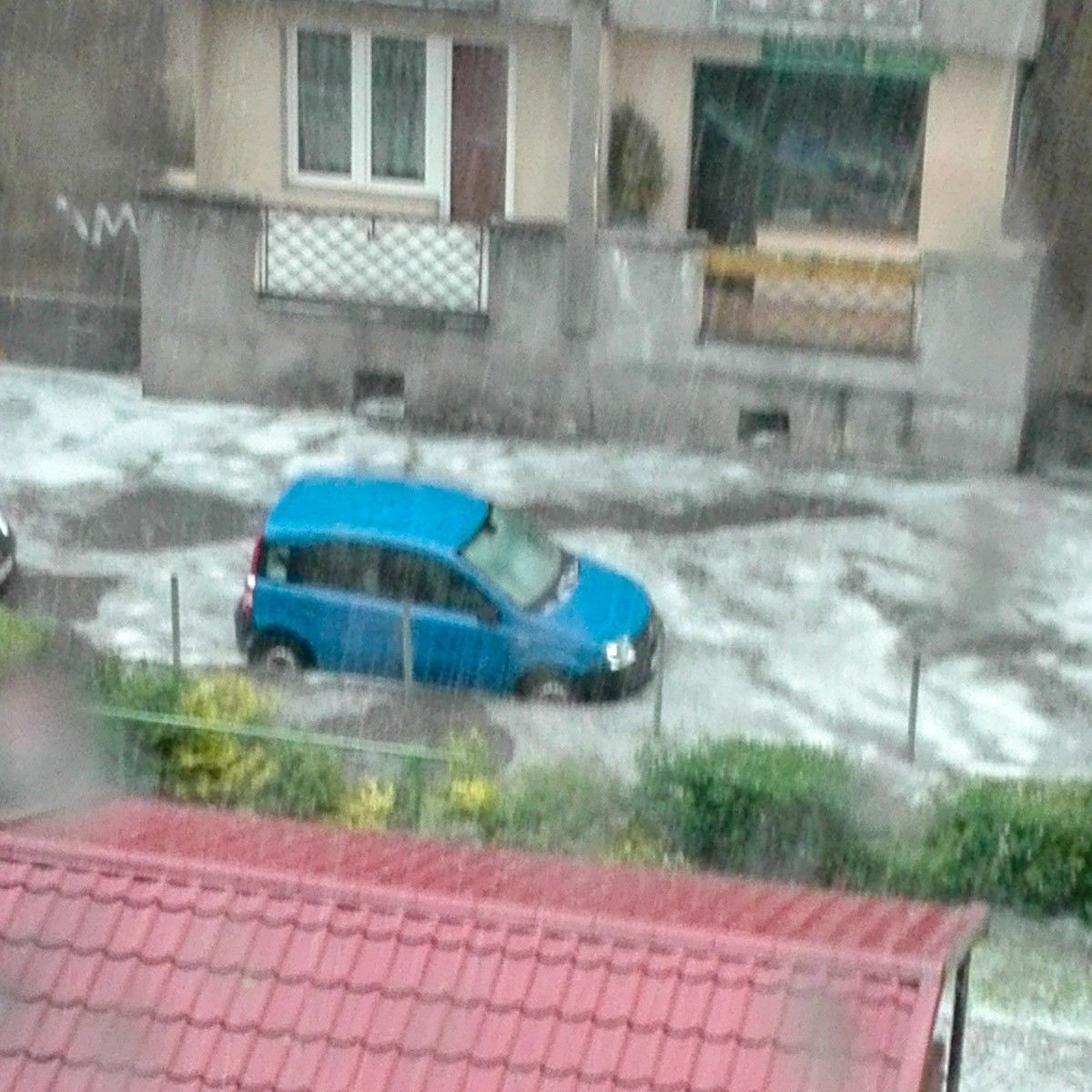 Woda na ul. Mazowieckiej w Bolesławcu