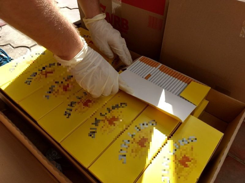 Wpadł z nielegalnymi fajkami i tytoniem wartymi niemal 180 tys. zł!