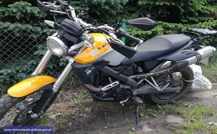 Odzyskali skradziony z Niemiec motor i część auta z Czech. Paser zatrzymany