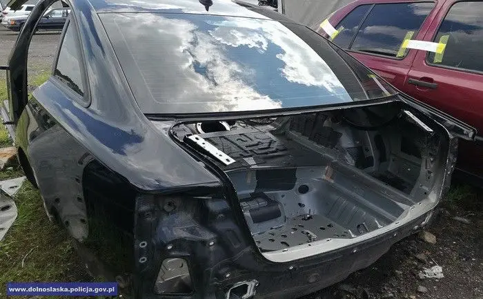 Odzyskali skradziony z Niemiec motor i część auta z Czech. Paser zatrzymany