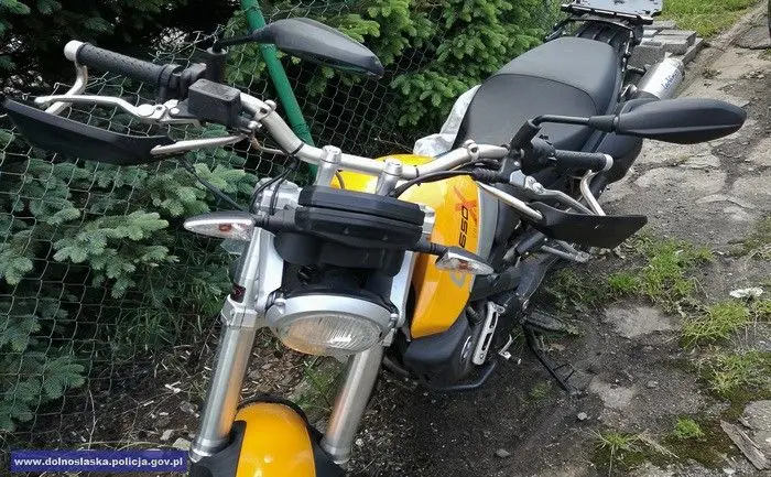 Odzyskali skradziony z Niemiec motor i część auta z Czech. Paser zatrzymany