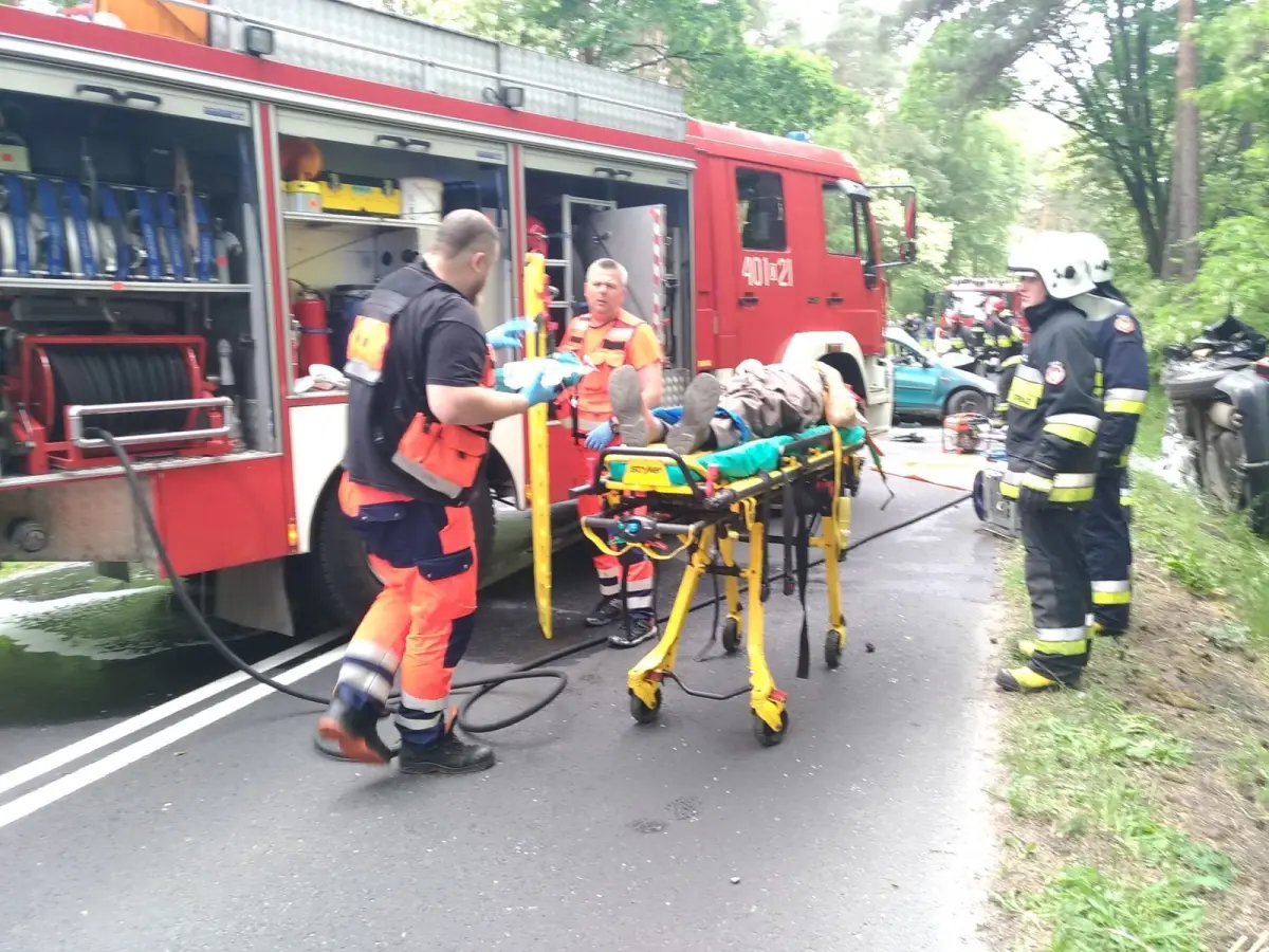 Wypadek za Dobrą, zderzyły się dwa auta