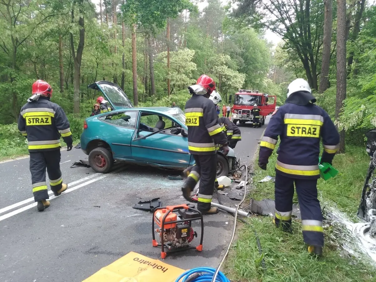 Wypadek za Dobrą, zderzyły się dwa auta