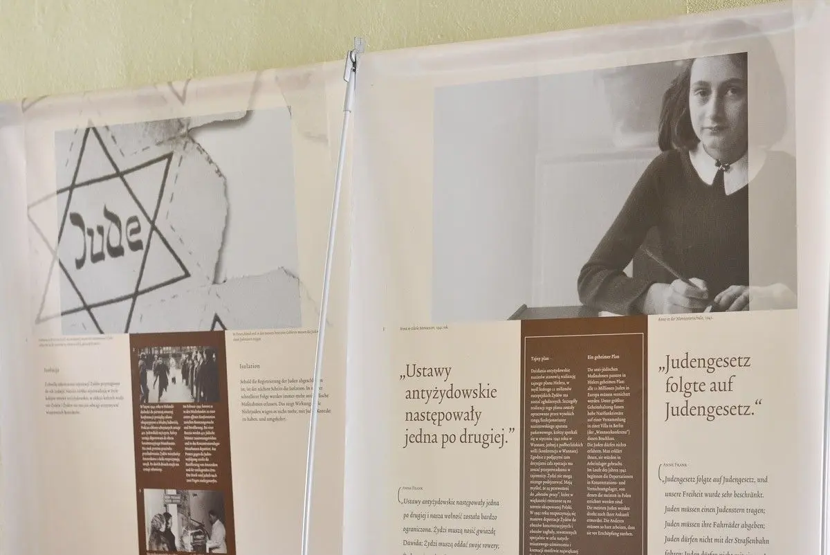 Niezwykła lekcja historii i tolerancji. Wystawa „Anne Frank House” w „dwójce”