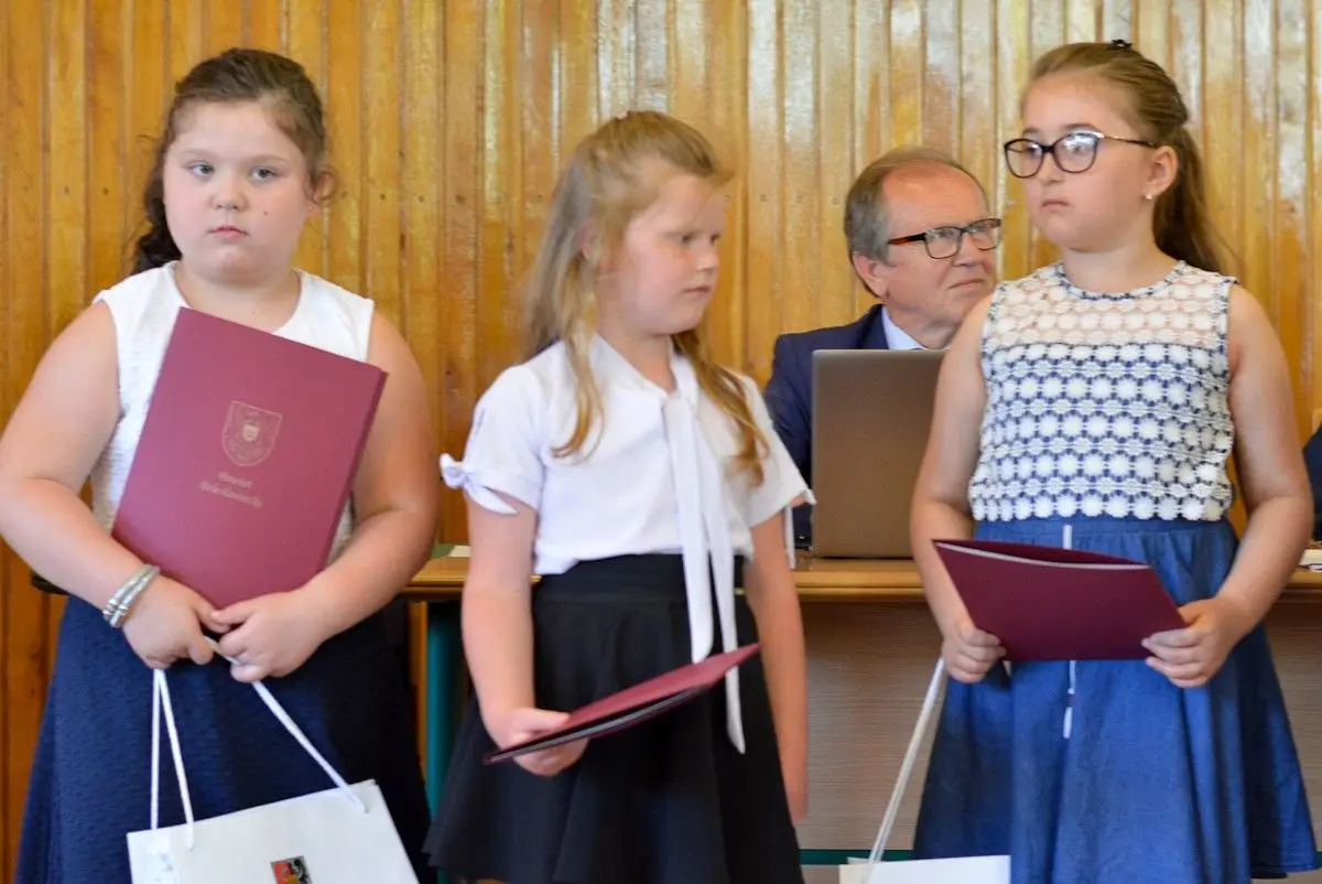 Powiat uhonorował laureatów strażackiego konkursu plastycznego
