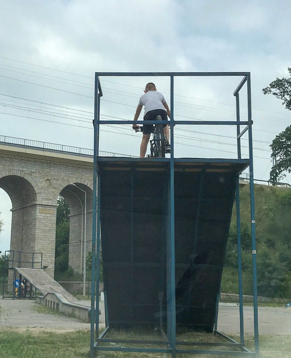 Szaleją bez kasków na skateparku. „To może skończyć się tragicznie”