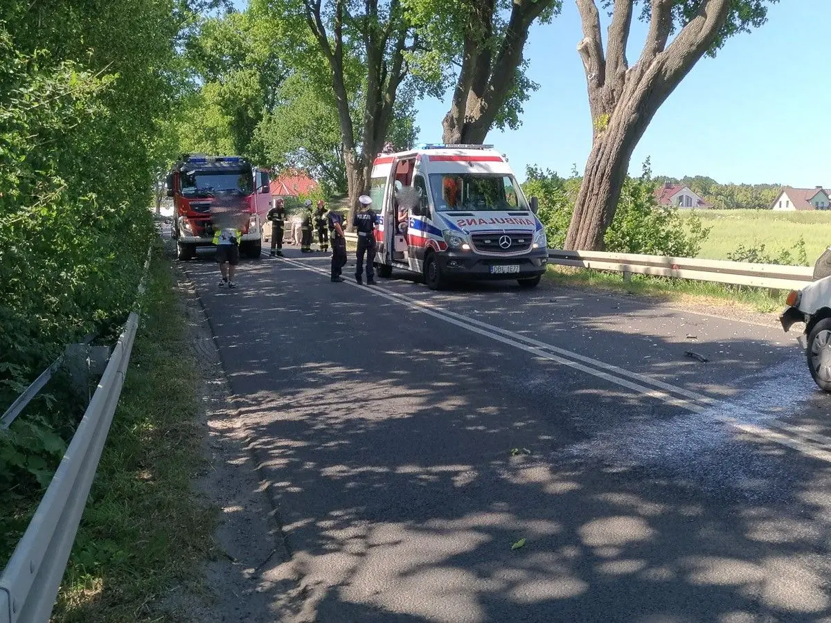 Wypadek pod Bolesławcem. Jedna osoba ranna