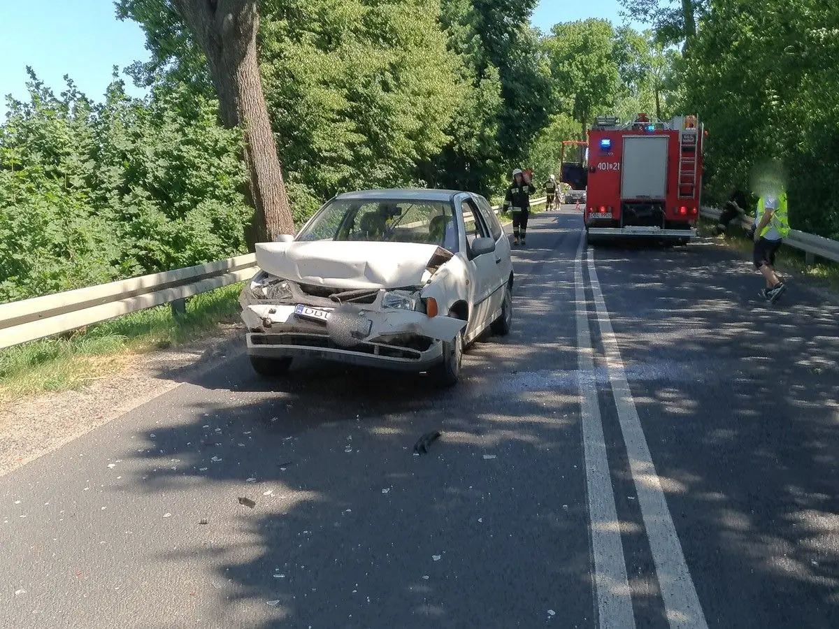 Wypadek pod Bolesławcem. Jedna osoba ranna