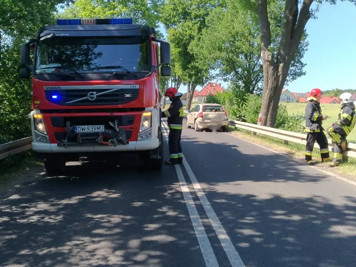 Wypadek pod Bolesławcem. Jedna osoba ranna