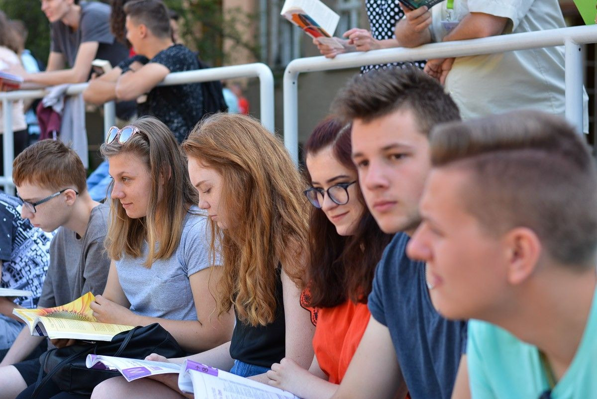 Jak młodzież nie czyta, jak czyta! Świetna akcja ponownie w ZSOiZ!