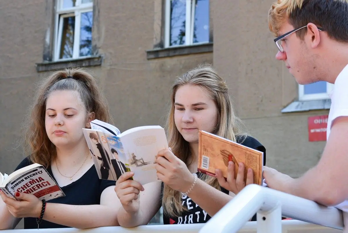 Jak młodzież nie czyta, jak czyta! Świetna akcja ponownie w ZSOiZ!