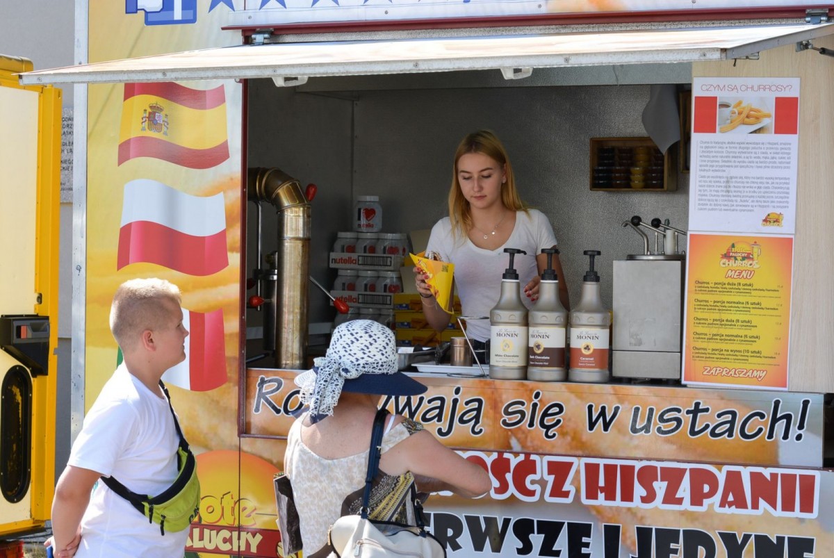 Palce lizać! Ruszył weekend z food truckami. Warto się wybrać!