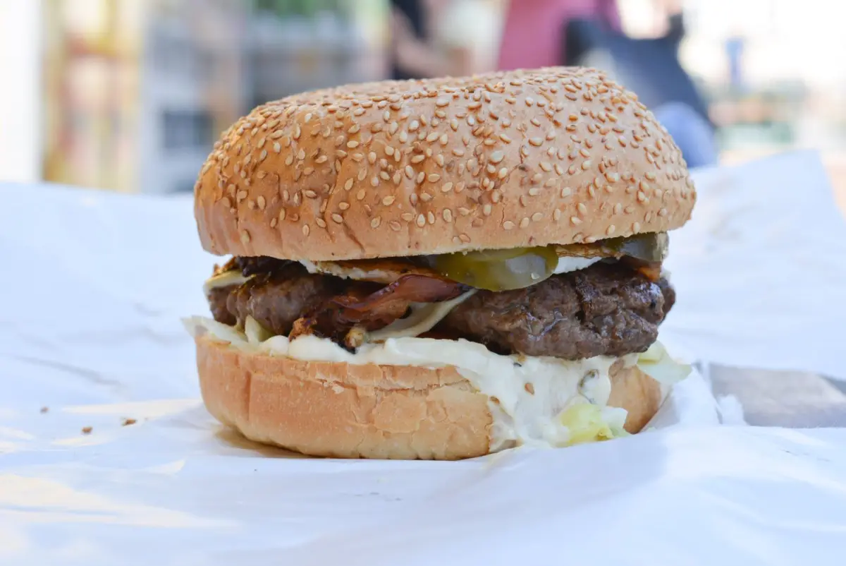 Palce lizać! Ruszył weekend z food truckami. Warto się wybrać!