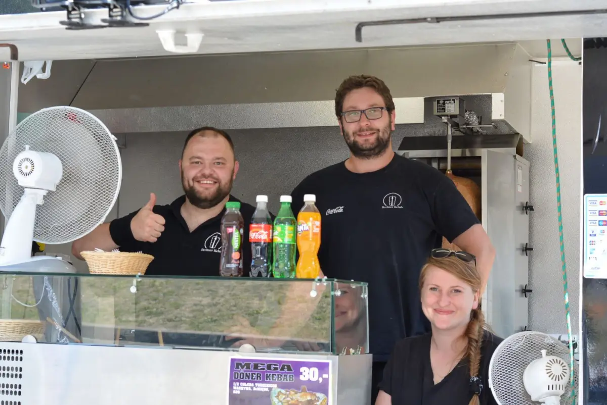 Palce lizać! Ruszył weekend z food truckami. Warto się wybrać!