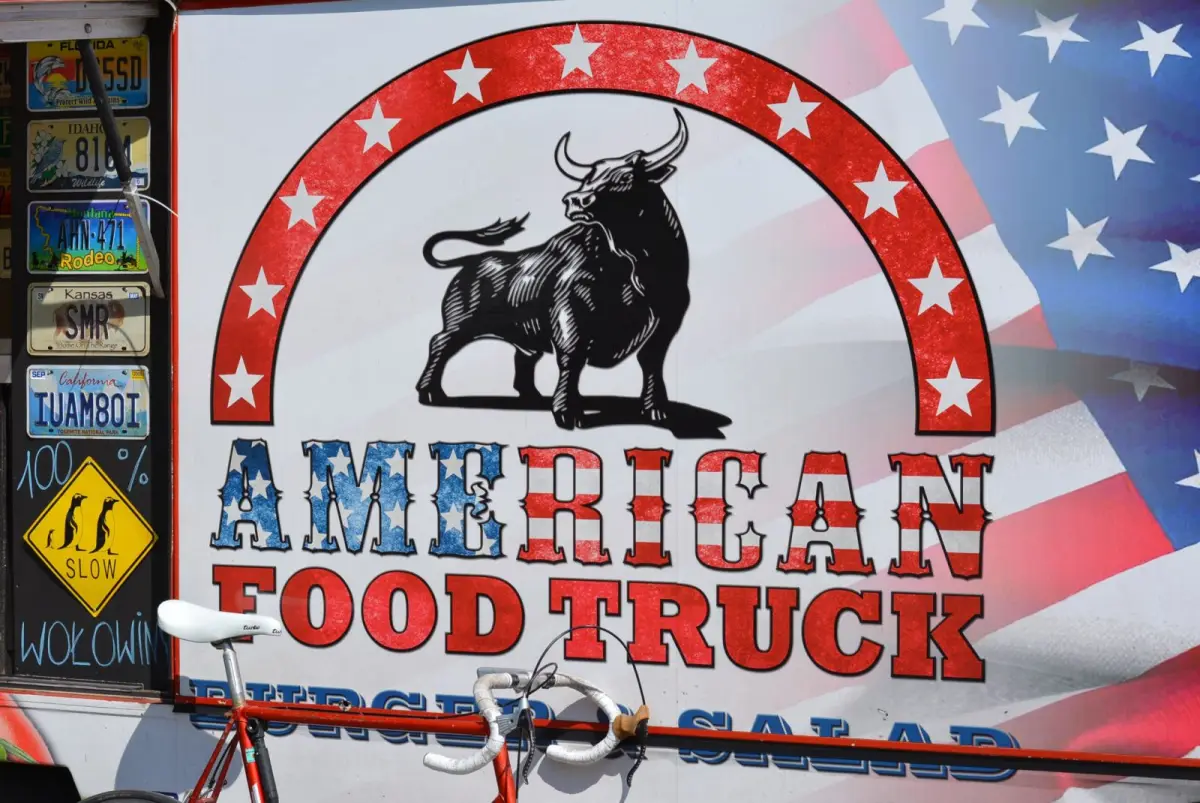 Palce lizać! Ruszył weekend z food truckami. Warto się wybrać!