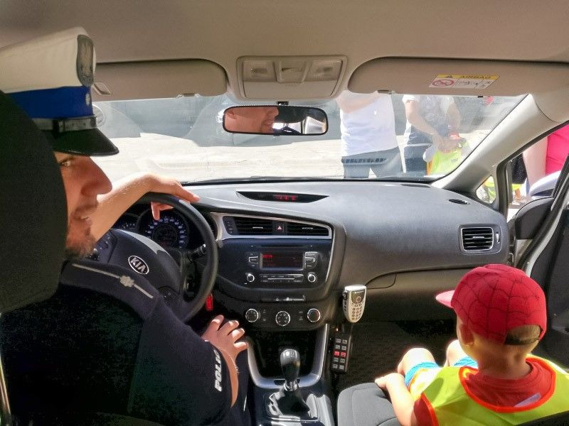 Przedszkolaki z Brzeźnika odwiedziły bolesławieckich policjantów