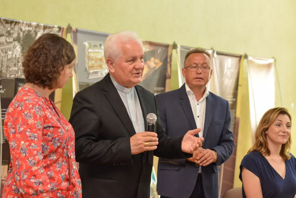 Biskup Franjo Komarica z Banja Luki w II Liceum Ogólnokształcącym w Bolesławcu