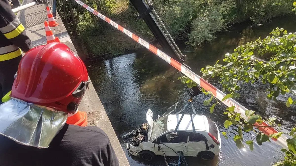 Samochód wpadł do rzeki