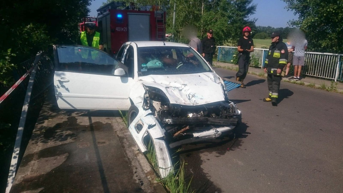 Samochód wpadł do rzeki