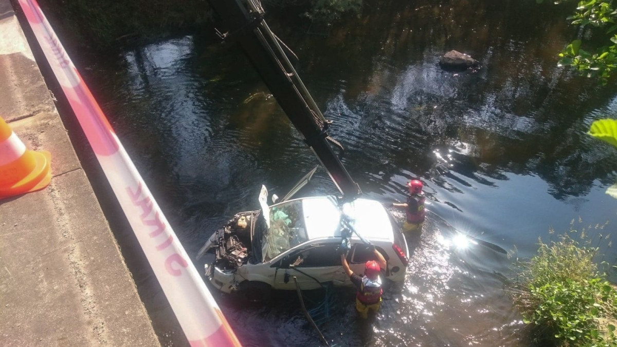 Samochód wpadł do rzeki
