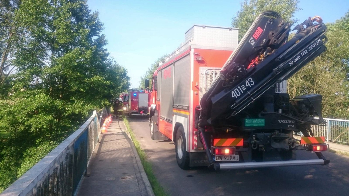 Samochód wpadł do rzeki