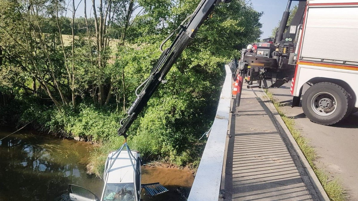 Samochód wpadł do rzeki