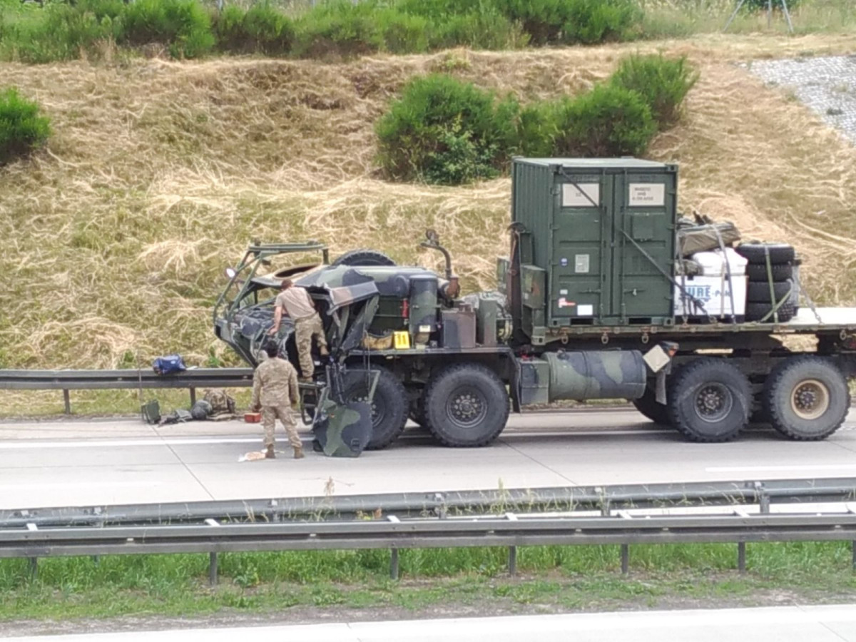 Wypadek z udziałem żołnierzy US Army na A18. Kilka osób rannych