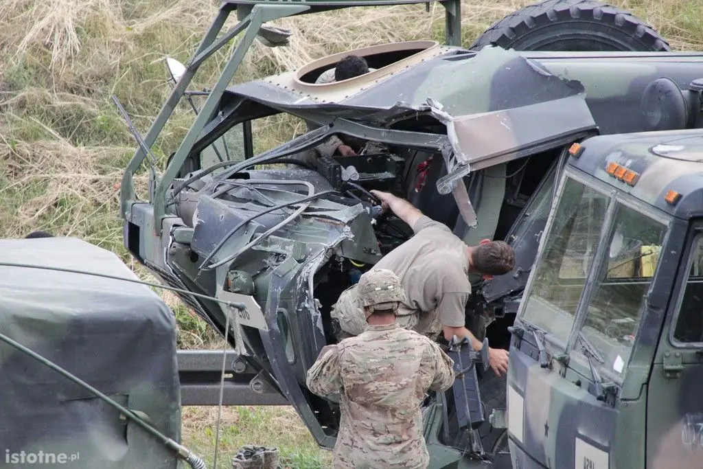 Wypadek z udziałem US Army na A18. Żołnierz ciężko ranny