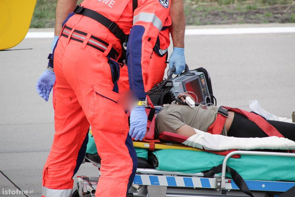 Wypadek z udziałem US Army na A18. Żołnierz ciężko ranny