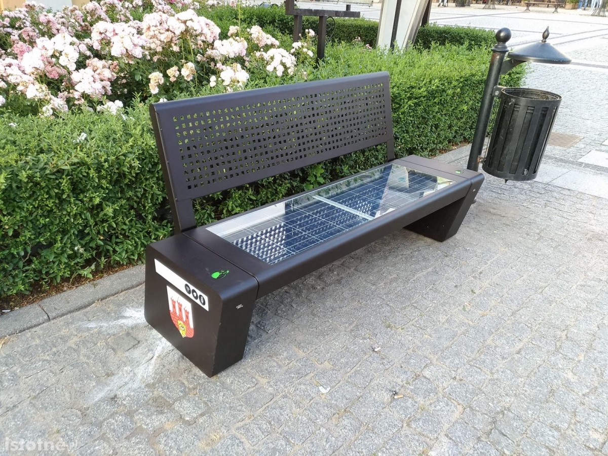 Tajemnicza ławka na bolesławieckim Rynku