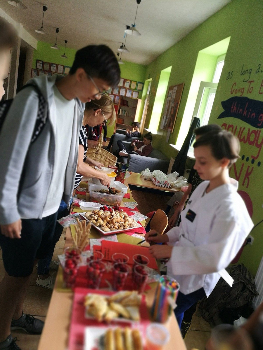 Wolontariusze z Chin, Indii i Bułgarii w Oxpressie