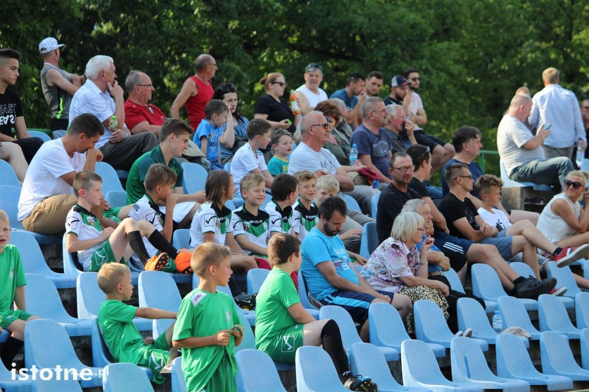 BKS: wygrana z Pogonią Świerzawa i pożegnalny mecz Dawida Kizymy