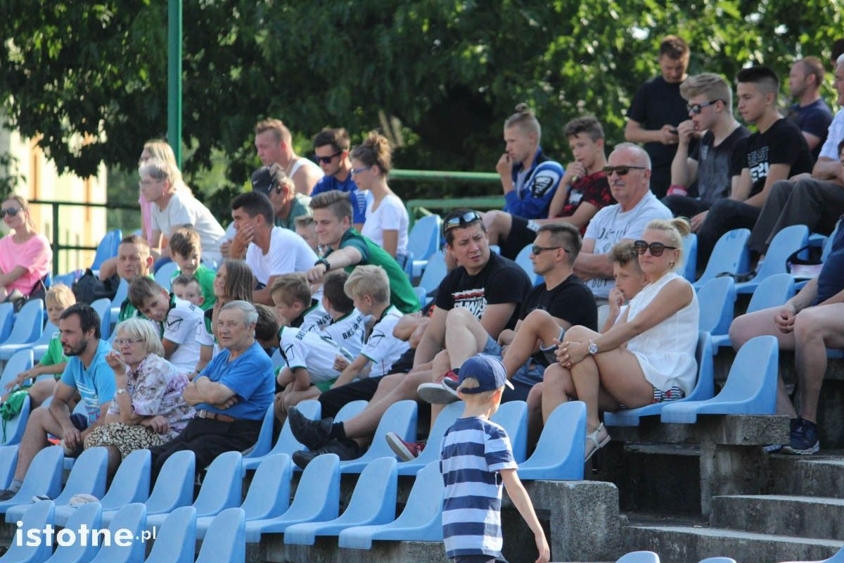 BKS: wygrana z Pogonią Świerzawa i pożegnalny mecz Dawida Kizymy