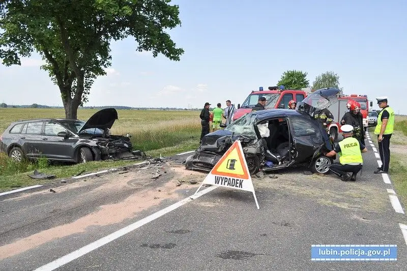 Poważny wypadek na drodze Lubin – Ścinawa. Dwie osoby ranne