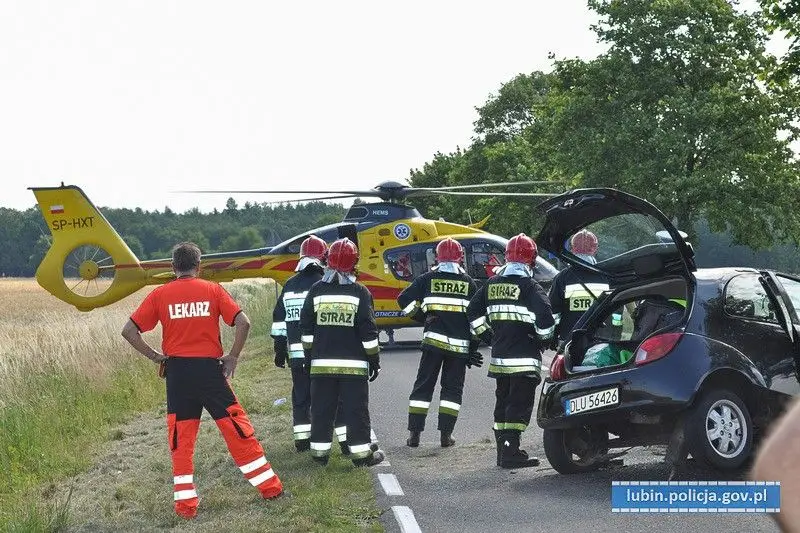 Poważny wypadek na drodze Lubin – Ścinawa. Dwie osoby ranne