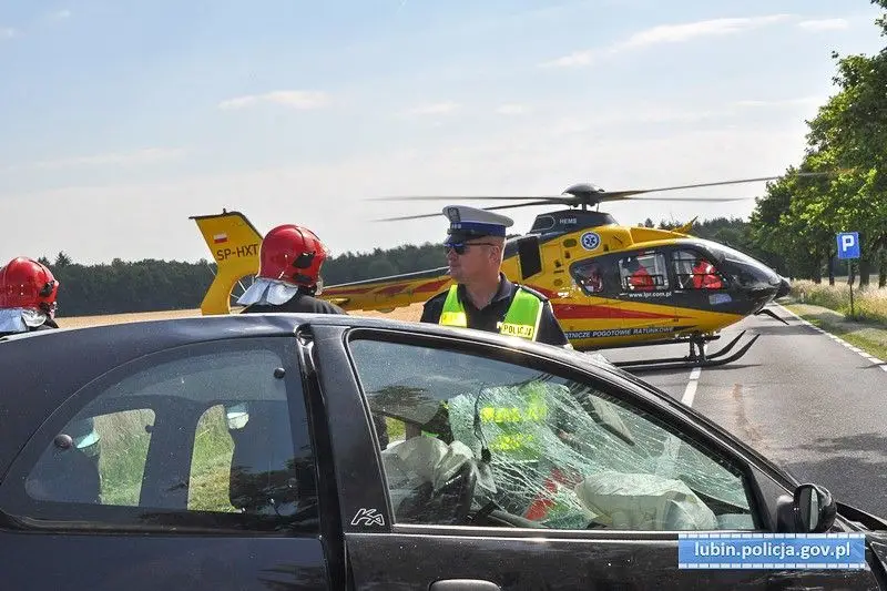 Poważny wypadek na drodze Lubin – Ścinawa. Dwie osoby ranne
