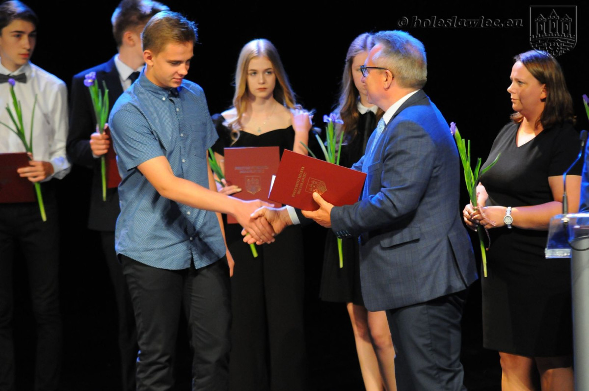 Łączą pracę z talentem. Najlepsi uczniowie nagrodzeni