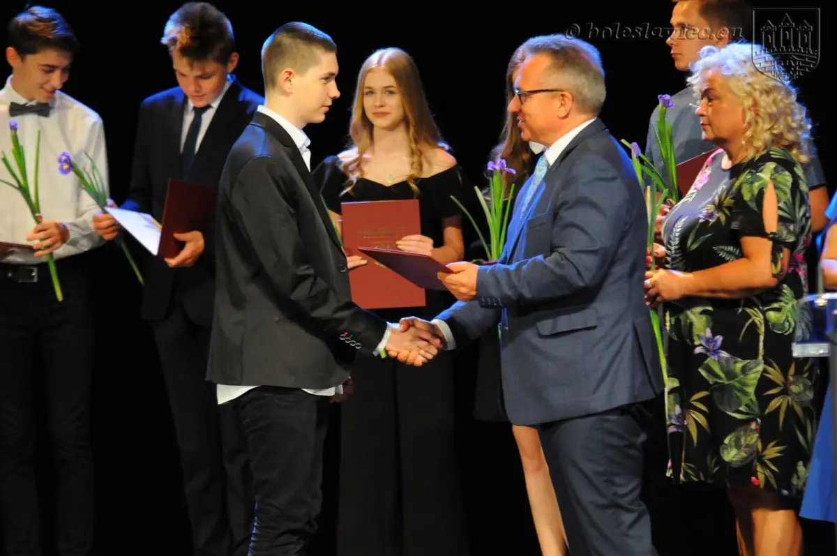Łączą pracę z talentem. Najlepsi uczniowie nagrodzeni