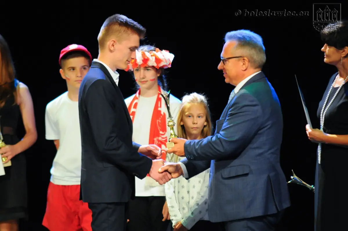 Łączą pracę z talentem. Najlepsi uczniowie nagrodzeni