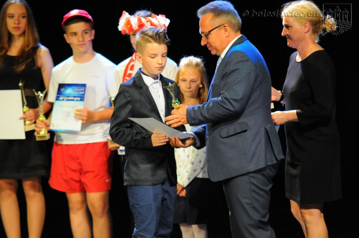 Łączą pracę z talentem. Najlepsi uczniowie nagrodzeni