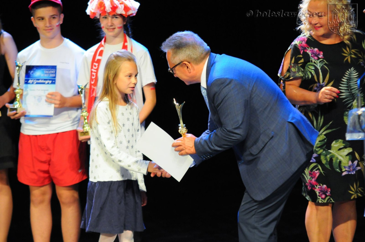 Łączą pracę z talentem. Najlepsi uczniowie nagrodzeni