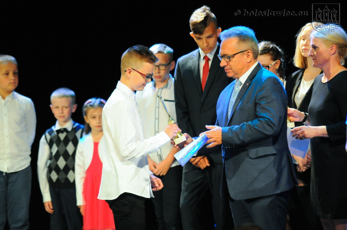 Łączą pracę z talentem. Najlepsi uczniowie nagrodzeni